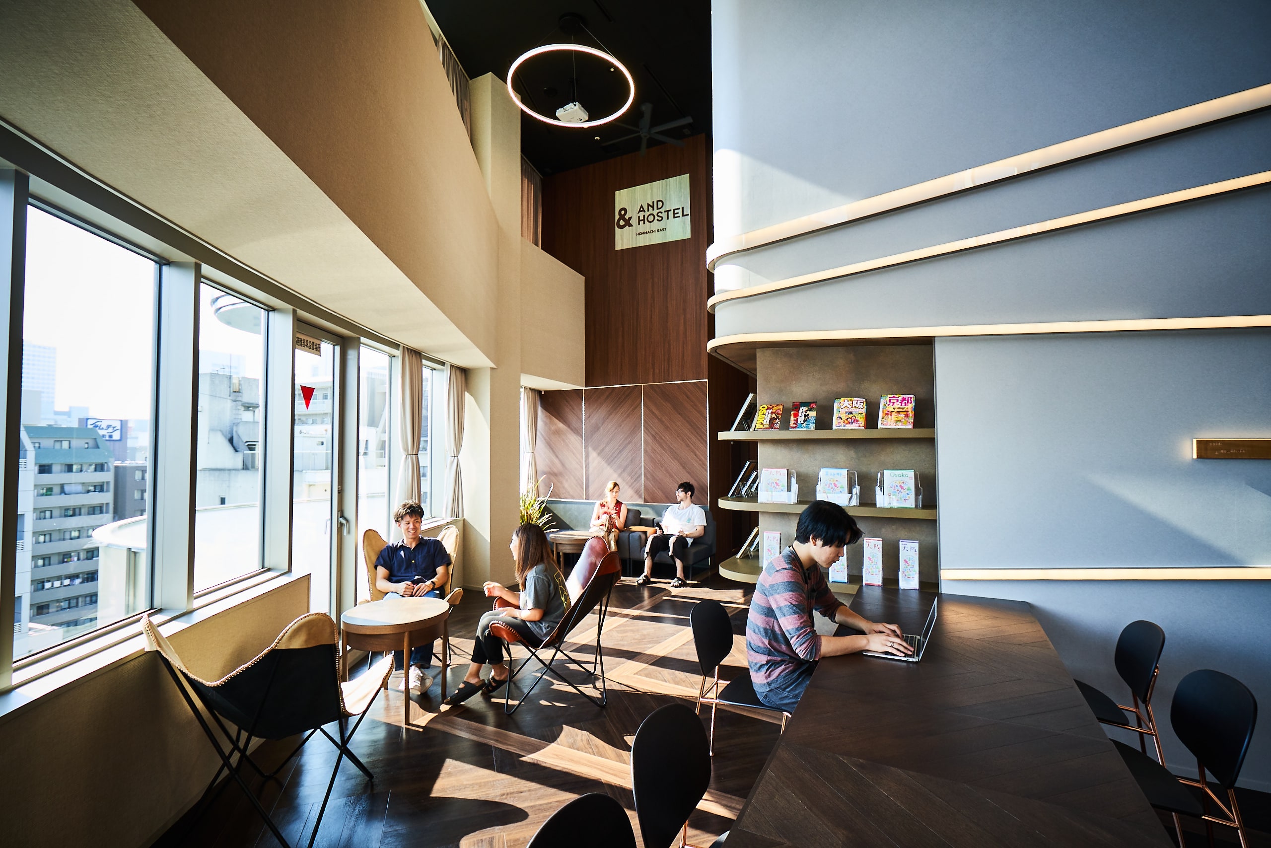 バイト パート 大阪 駅から5分で通いやすい 国際色豊かなホステルで店舗スタッフ募集 やどびと ゲストハウスguesthouse ホステルhostel専門の求人 転職job Offer募集サイト